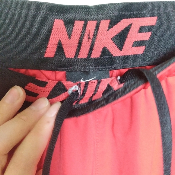 Nike Men's Red and Black Dri Fit Drawstring Waist Athletic Shorts Size Large - Picture 4 of 10